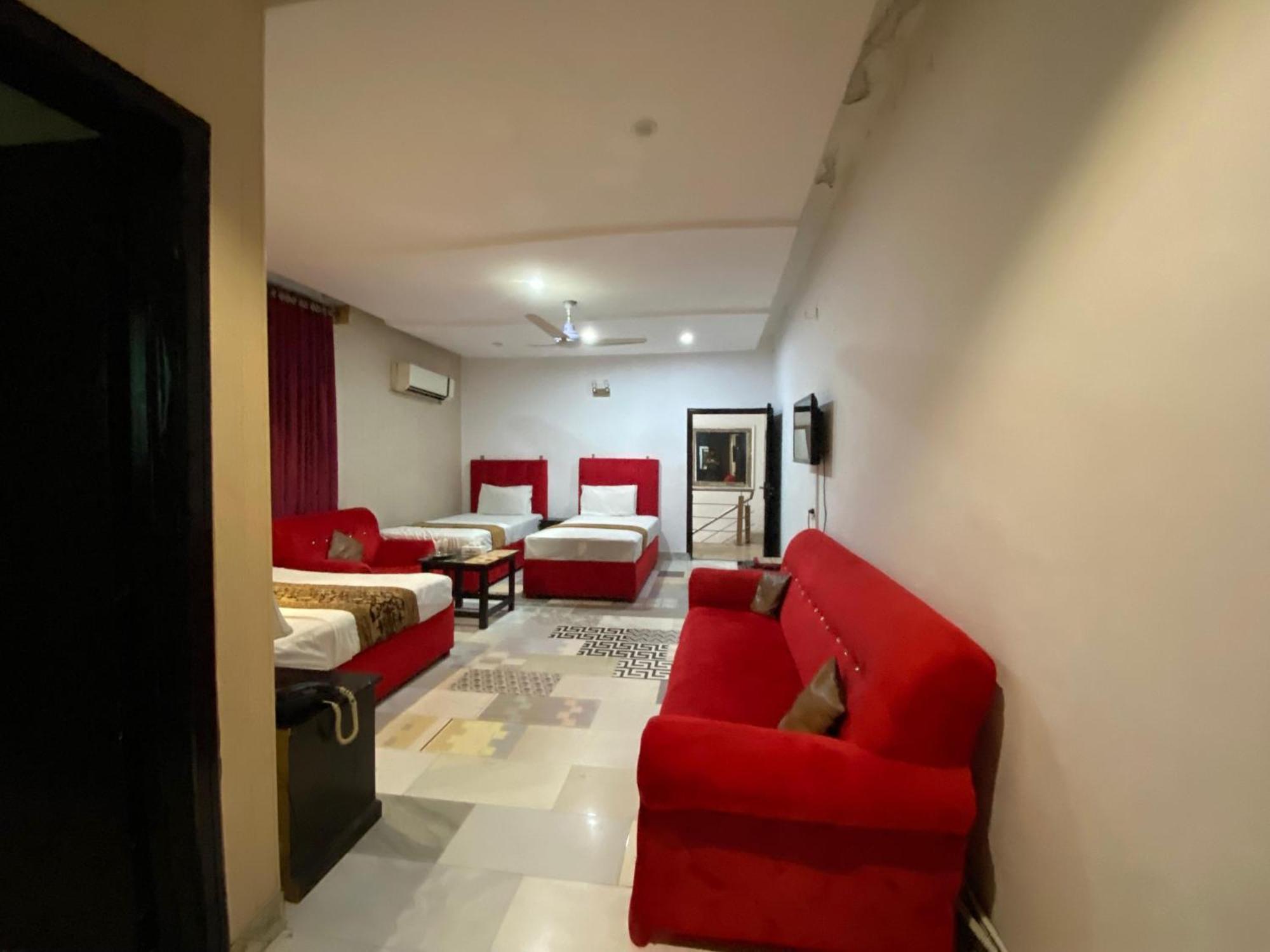 Hotel Tulip Inn, Gulberg Lahore Esterno foto