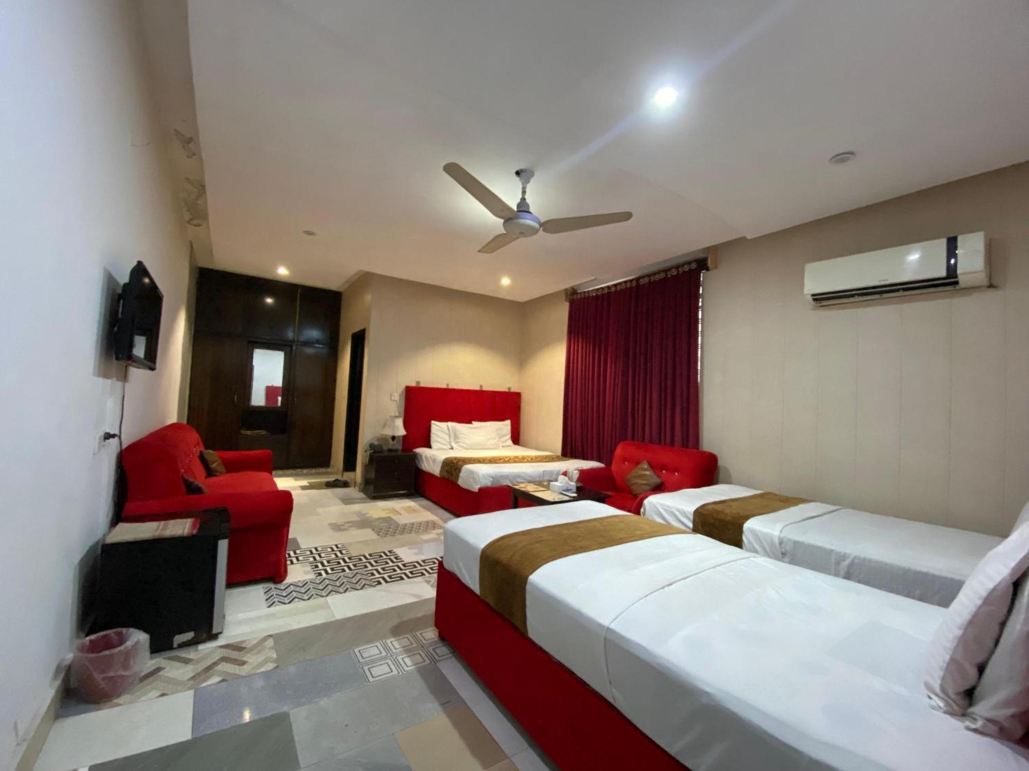 Hotel Tulip Inn, Gulberg Lahore Esterno foto