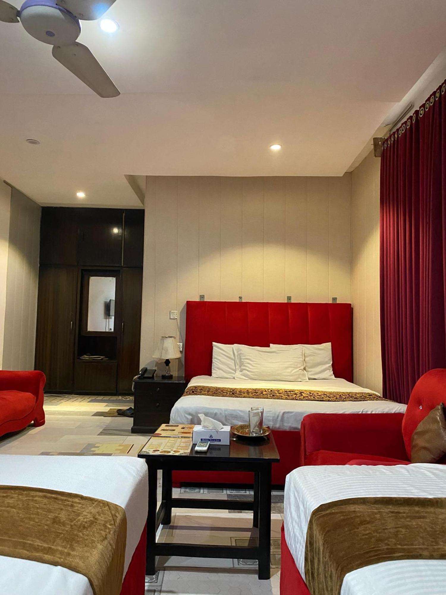 Hotel Tulip Inn, Gulberg Lahore Esterno foto