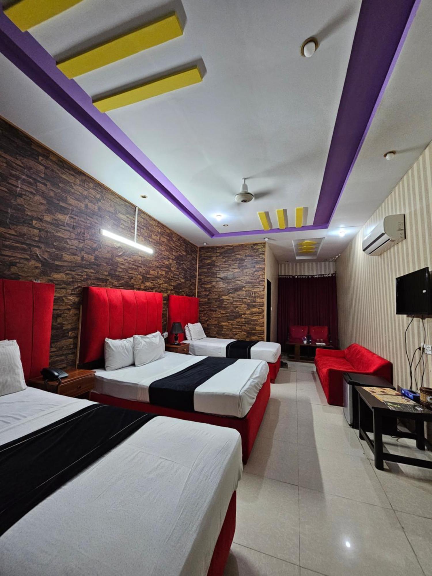 Hotel Tulip Inn, Gulberg Lahore Esterno foto
