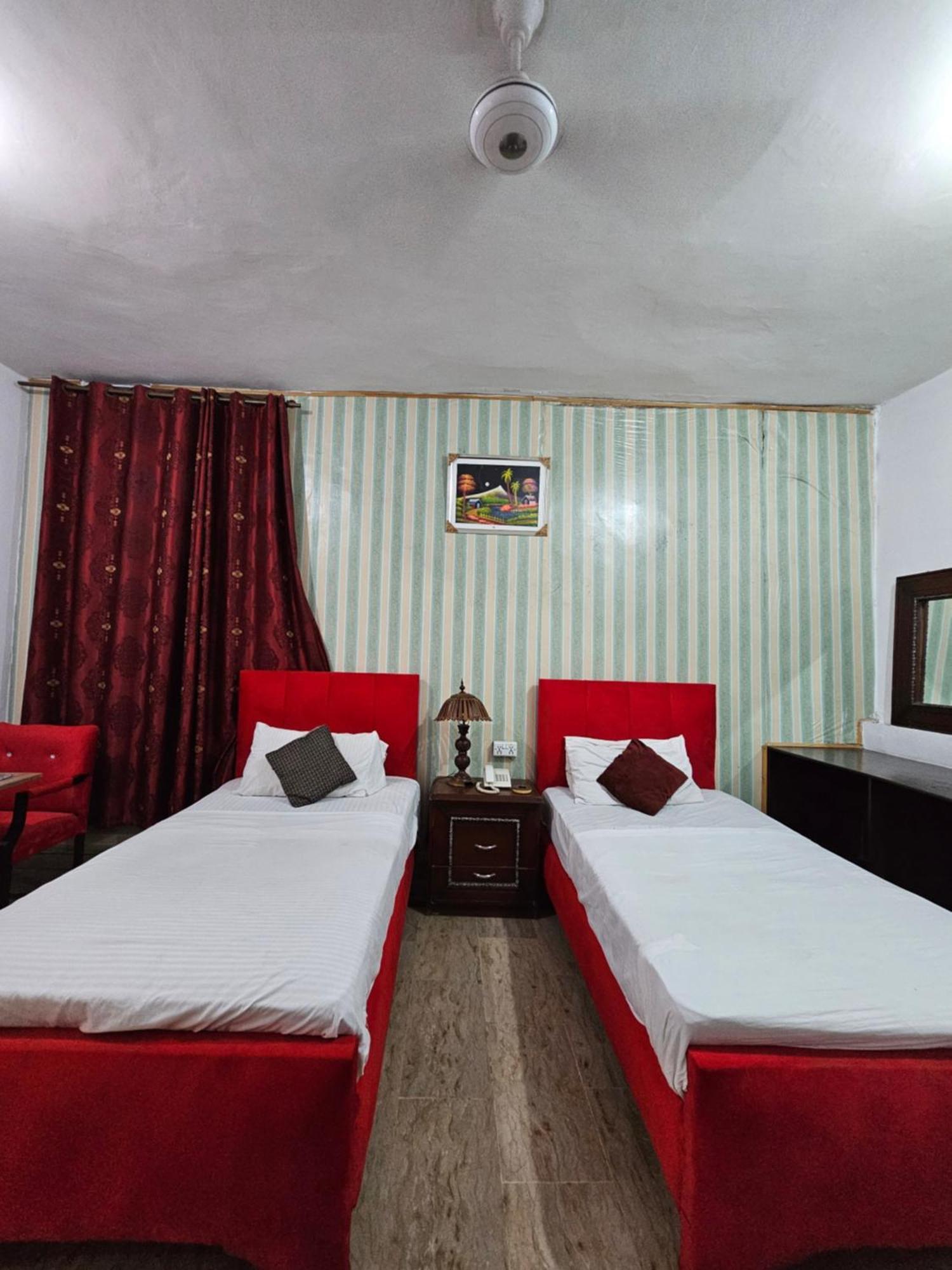 Hotel Tulip Inn, Gulberg Lahore Esterno foto