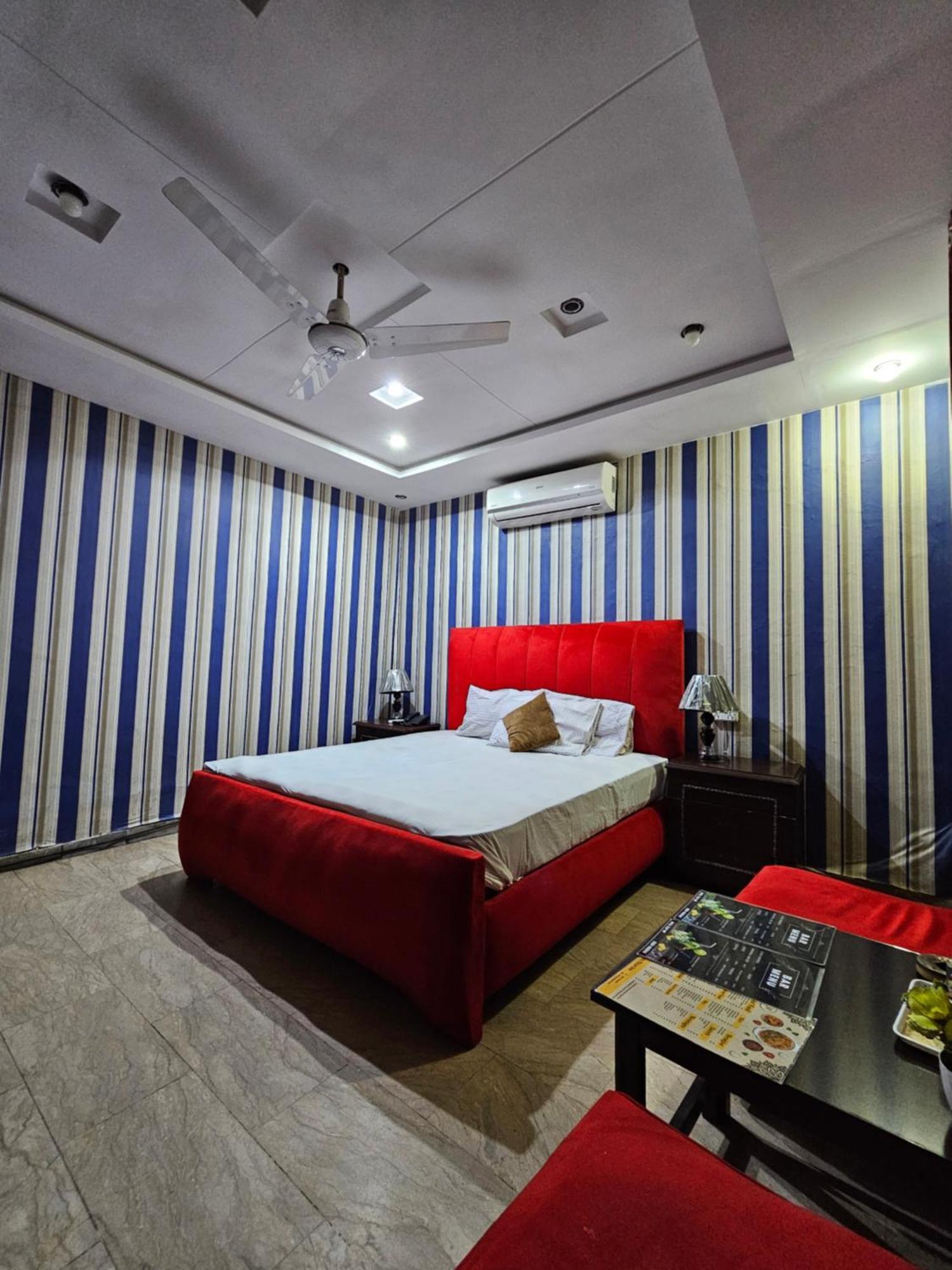 Hotel Tulip Inn, Gulberg Lahore Esterno foto