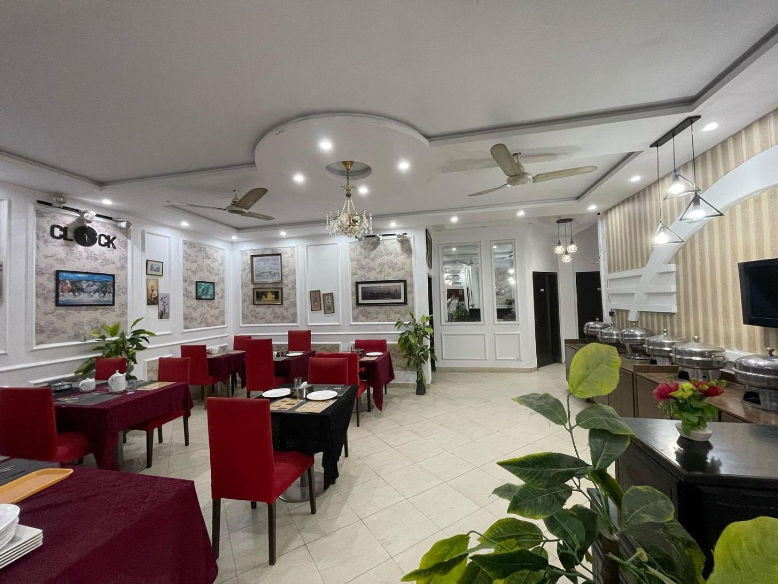 Hotel Tulip Inn, Gulberg Lahore Esterno foto