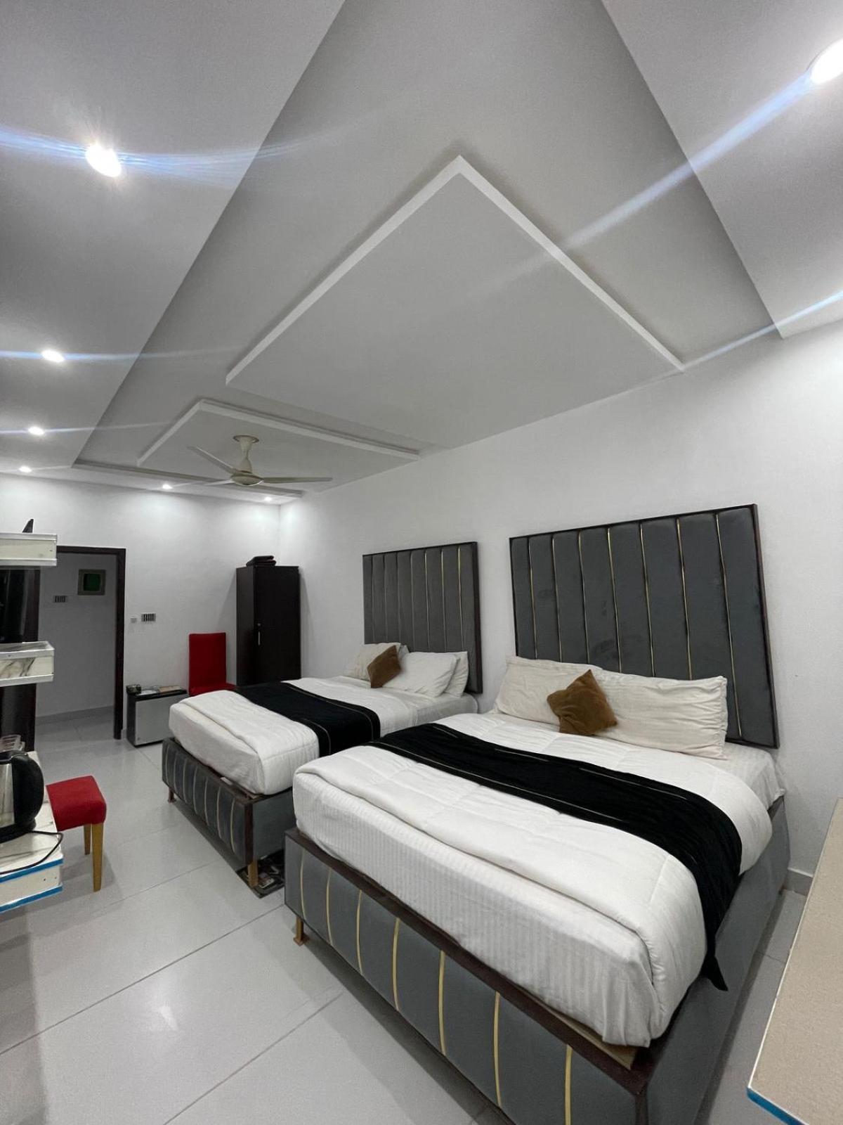 Hotel Tulip Inn, Gulberg Lahore Esterno foto